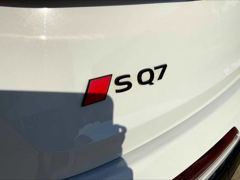 Used 2025 Audi SQ7 Premium Plus w/ Executive Package image 30
