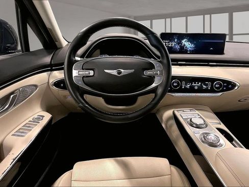 Used 2022 Genesis GV70 2.5T AWD/4WD image 9