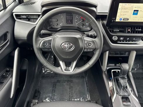 Certified 2025 Toyota Corolla Cross LE image 18