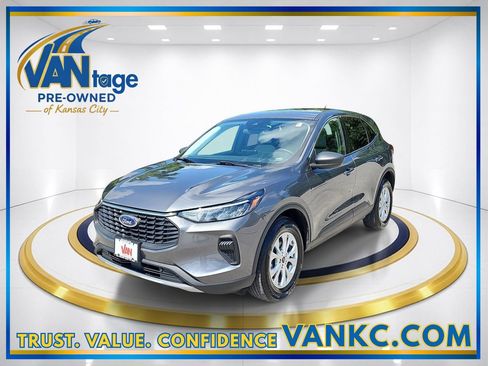 Used 2023 Ford Escape Active AWD/4WD image 1