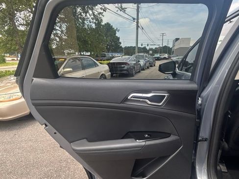 Certified 2024 Kia Sportage EX FWD image 17