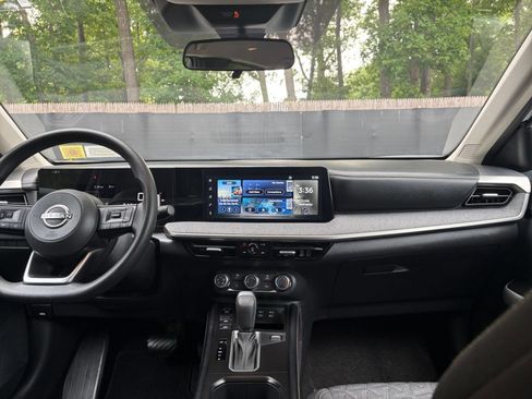 Used 2025 Nissan Kicks SV AWD/4WD image 31