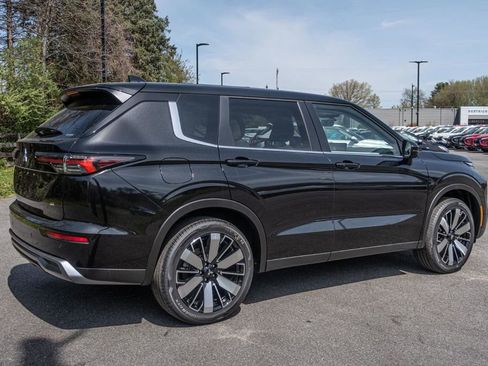 New 2025 Mitsubishi Outlander AWD image 10