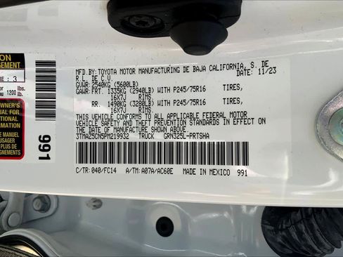 Used 2023 Toyota Tacoma SR5 w/ Technology Package image 33