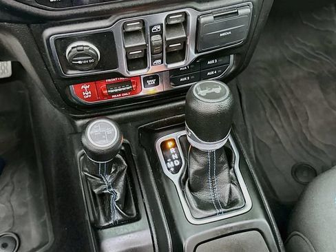 Used 2023 Jeep Wrangler Unlimited Rubicon 4xe w/ Cold Weather Group AWD/4WD image 16