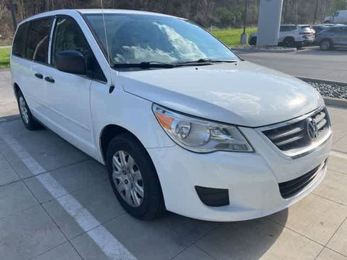 Used 2013 Volkswagen Routan S image 7
