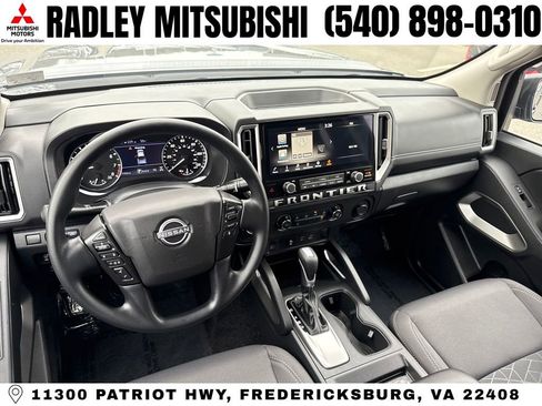 Used 2025 Nissan Frontier SV AWD/4WD image 13