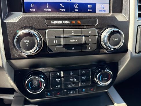 Used 2019 Ford F150 Lariat image 37