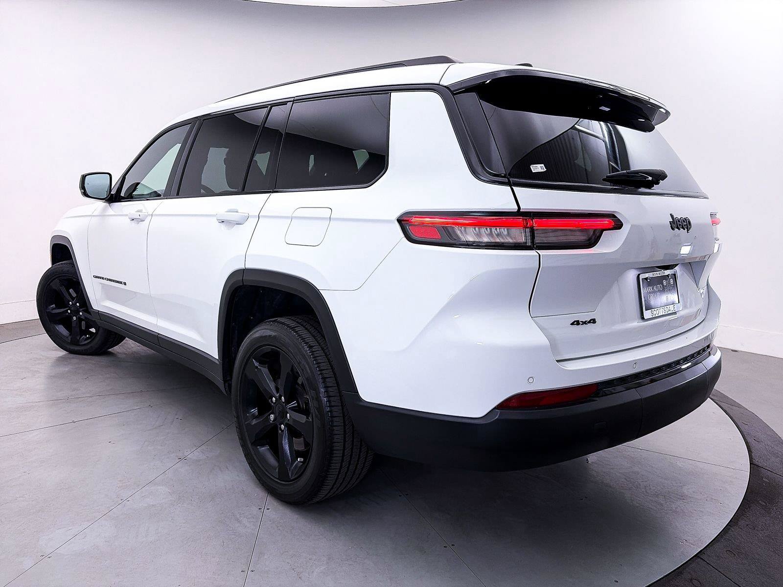 Used 2023 Jeep Grand Cherokee L Laredo AWD/4WD image 2