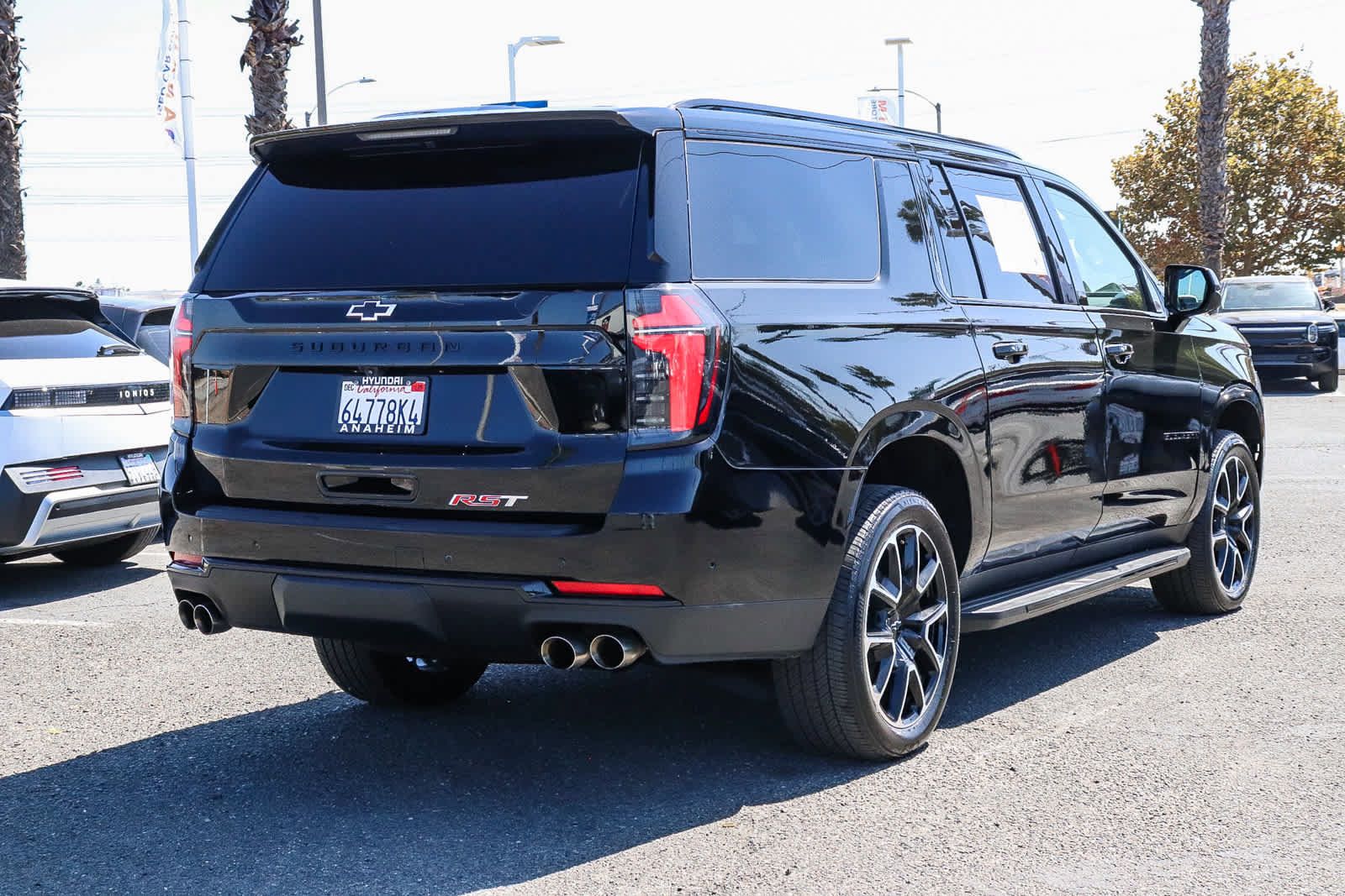 Used 2025 Chevrolet Suburban RST AWD/4WD image 7