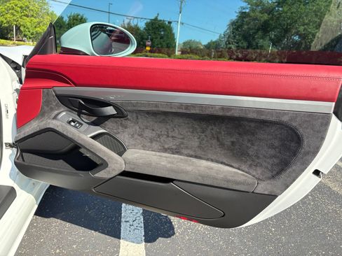 Used 2020 Porsche 718 Boxster Spyder RWD image 21