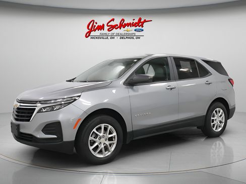 Used 2024 Chevrolet Equinox LS w/ LS Convenience Package AWD/4WD image 2