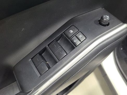 Used 2023 Toyota Highlander XLE AWD/4WD image 27