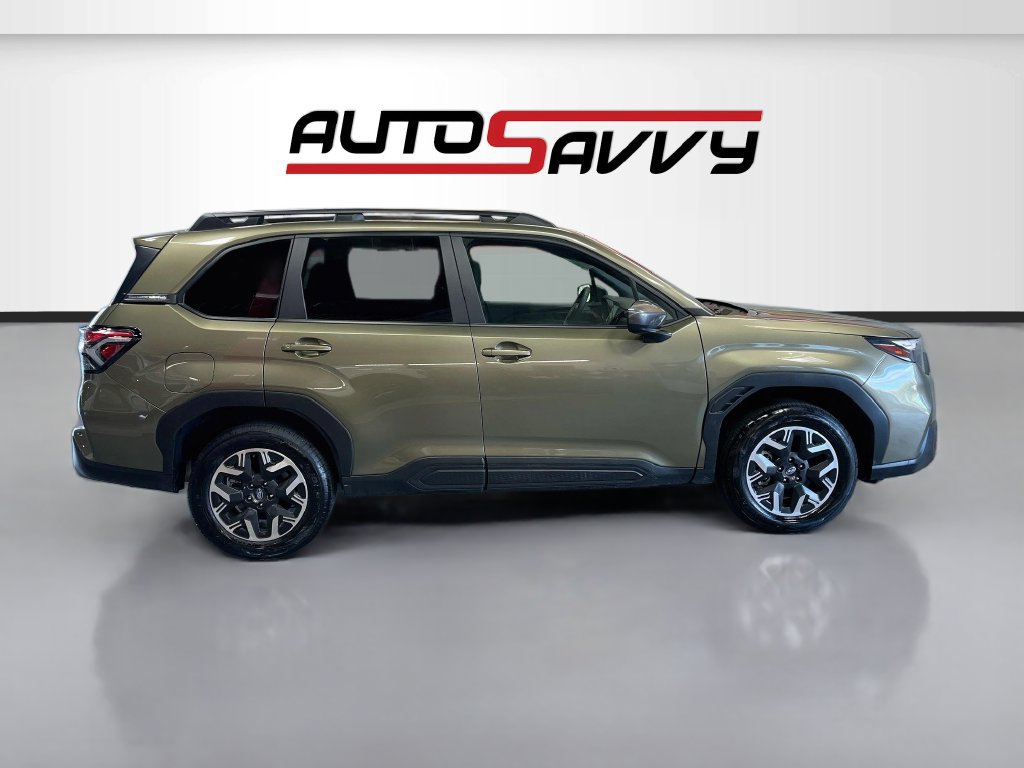 Used 2025 Subaru Forester Premium AWD/4WD image 8