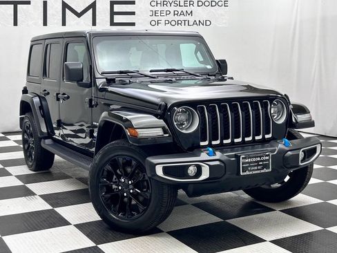 Used 2023 Jeep Wrangler Unlimited Sahara w/ Cold Weather Group AWD/4WD image 1