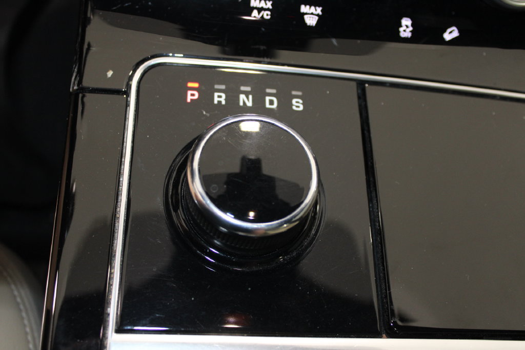 Used 2019 Land Rover Range Rover Velar R-Dynamic SE AWD/4WD image 28