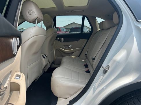 Used 2019 Mercedes-Benz GLC 300 4MATIC image 23