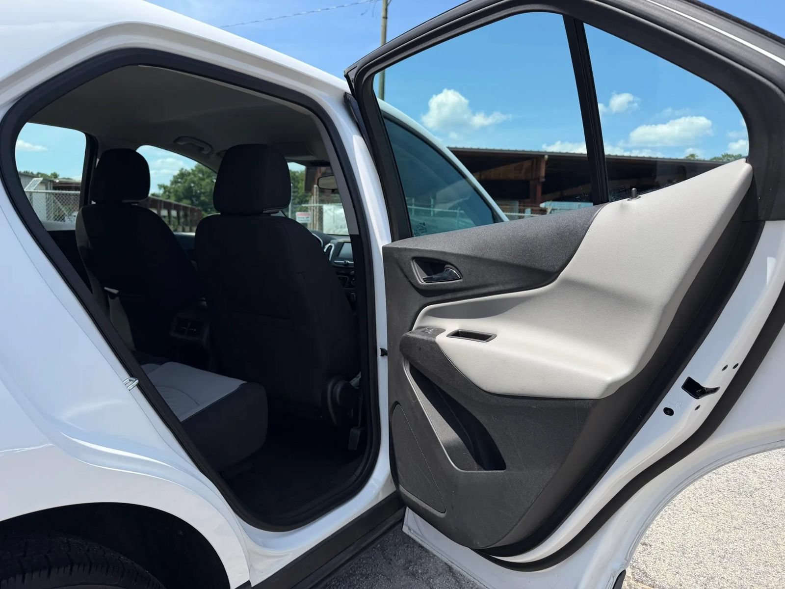 Used 2018 Chevrolet Equinox LS FWD image 11