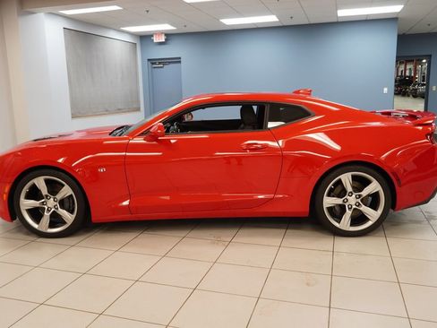 Used 2017 Chevrolet Camaro SS RWD image 2