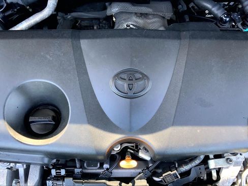 Used 2021 Toyota RAV4 XLE FWD image 32