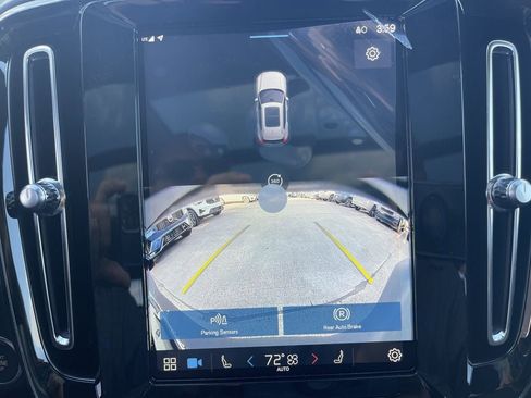 Used 2024 Volvo XC40 B5 Plus image 13