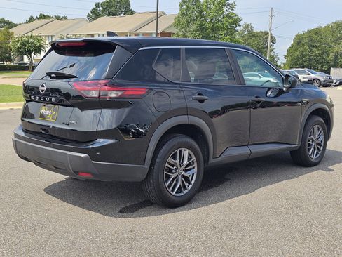 Used 2025 Nissan Rogue S AWD/4WD image 5