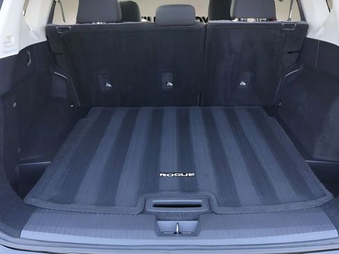 Used 2021 Nissan Rogue SV FWD image 15