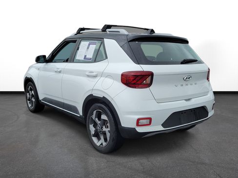 Used 2022 Hyundai Venue Limited FWD image 3