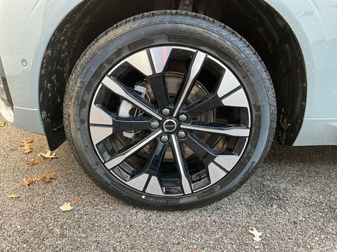 New 2026 Volvo XC60 B5 Plus w/ Protection Package Premier image 33