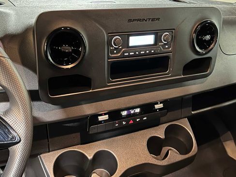 Used 2025 Mercedes-Benz Sprinter 2500 image 27