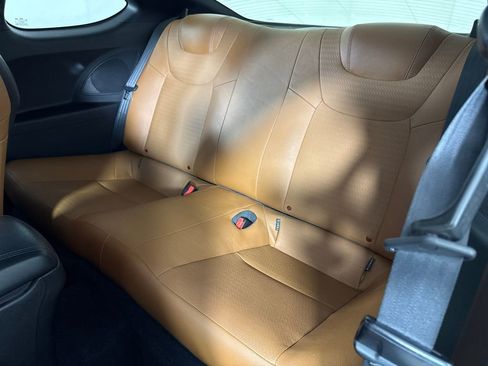 Used 2015 Hyundai Genesis 3.8 image 12