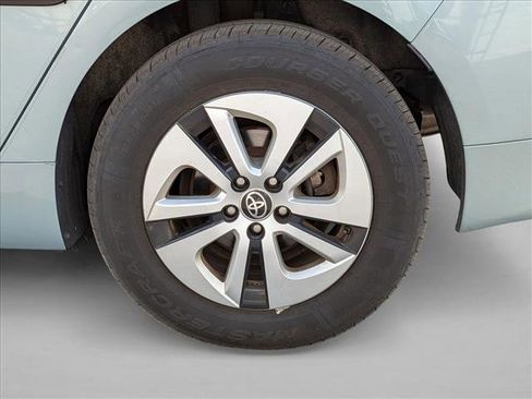 Used 2016 Toyota Prius Four FWD image 3