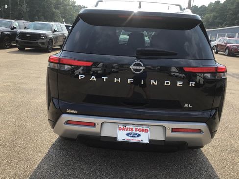 Used 2024 Nissan Pathfinder SL FWD image 12