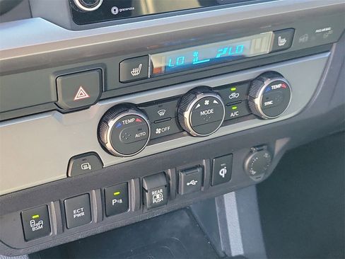 Used 2023 Toyota Tacoma Limited image 27