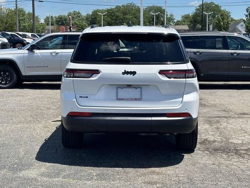 Used 2024 Jeep Grand Cherokee L Altitude AWD/4WD image 5