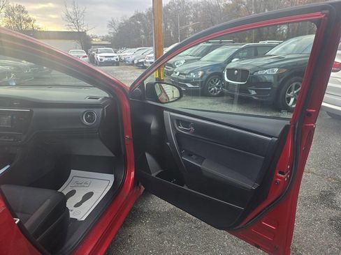 Used 2018 Toyota Corolla LE image 25
