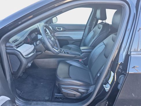 Used 2024 Jeep Compass Latitude AWD/4WD image 12