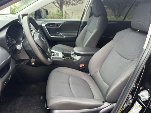 Used 2024 Toyota RAV4 LE AWD/4WD image 15