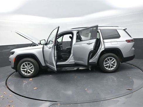 New 2025 Jeep Grand Cherokee L Laredo image 28