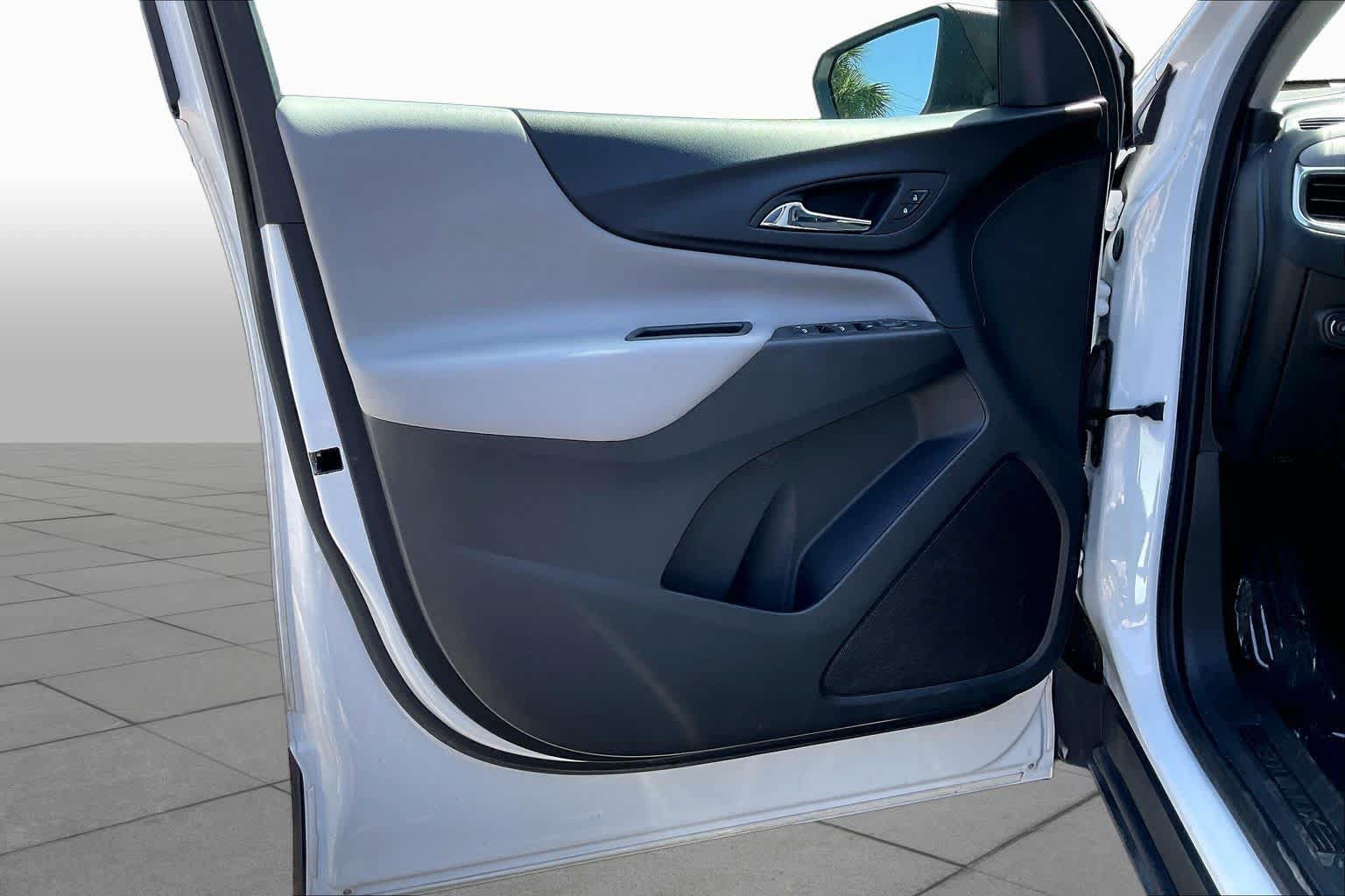 Used 2022 Chevrolet Equinox LS w/ LS Convenience Package FWD image 22
