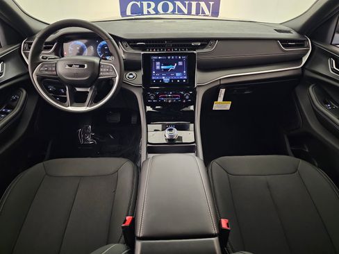 New 2025 Jeep Grand Cherokee Laredo X w/ Luxury Tech Group I image 16