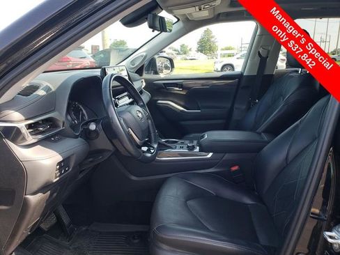Used 2022 Toyota Highlander Platinum image 10