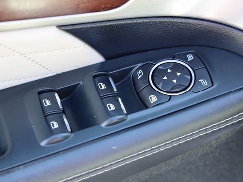 Used 2018 Ford Explorer Platinum image 26