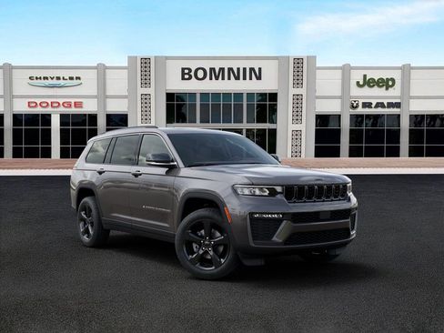 New 2026 Jeep Grand Cherokee L Limited w/ Limited Altitude Package AWD/4WD image 5