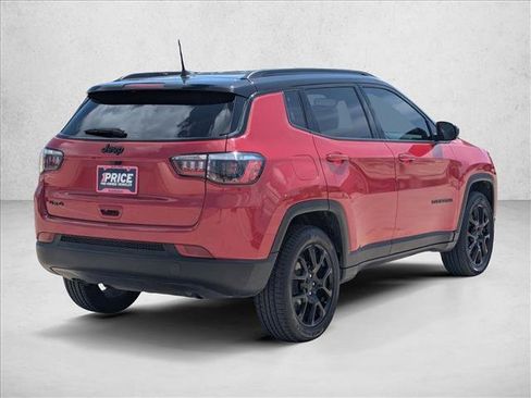 Used 2023 Jeep Compass Latitude AWD/4WD image 5