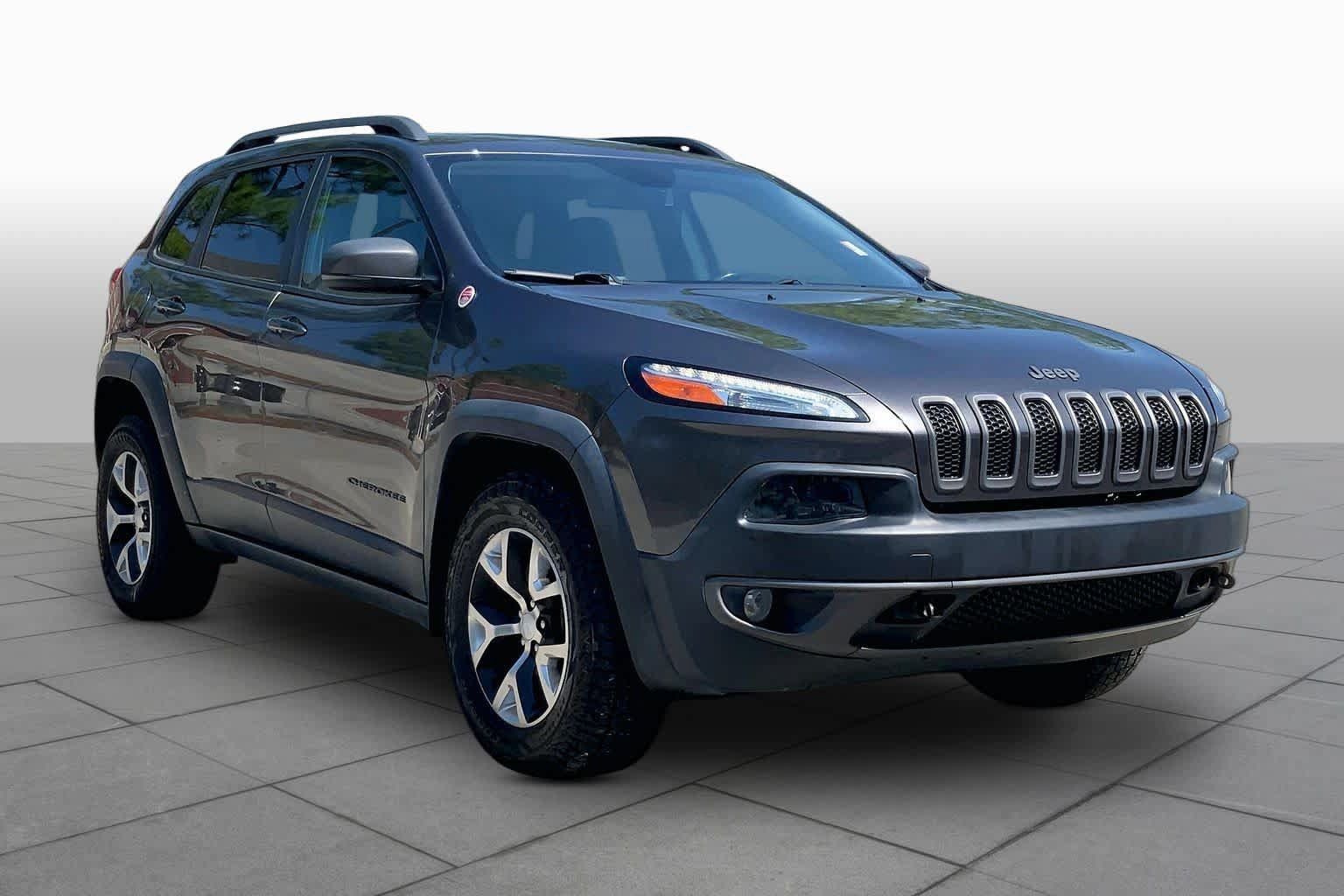 Used 2018 Jeep Cherokee Trailhawk w/ Comfort/Convenience Group AWD/4WD image 3