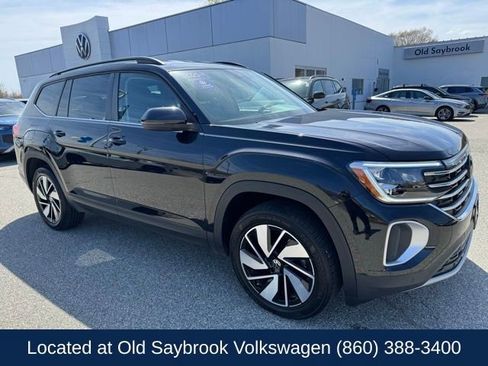 Used 2025 Volkswagen Atlas SE AWD/4WD image 3