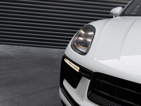 Certified 2026 Porsche Macan AWD/4WD image 40