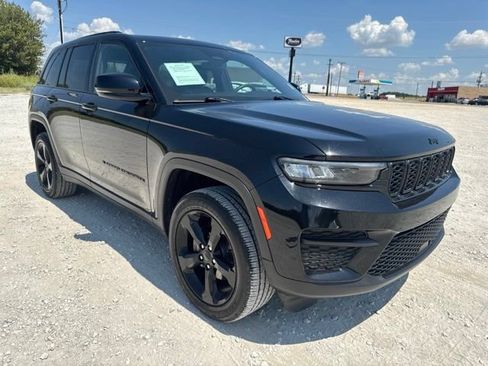 Used 2023 Jeep Grand Cherokee Altitude AWD/4WD image 7