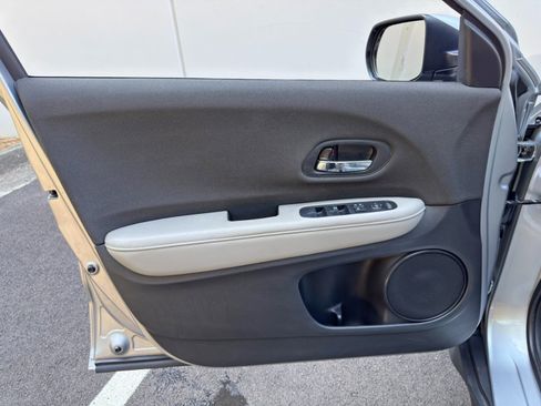 Used 2020 Honda HR-V LX image 32